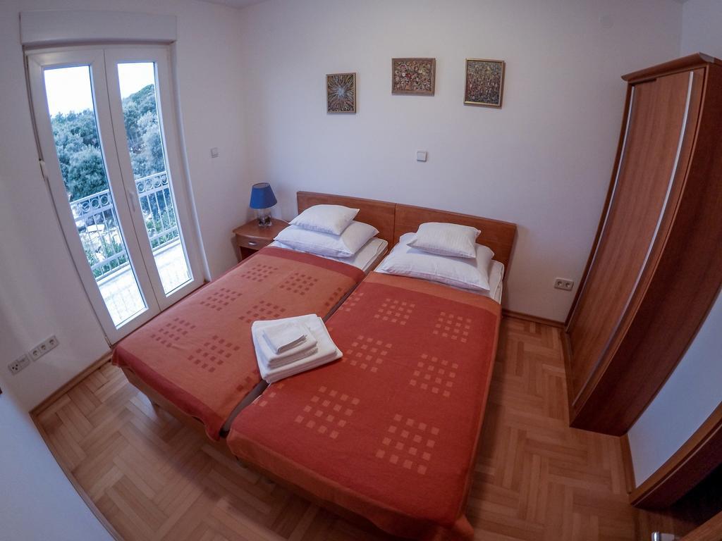 Apartments Car Kampor Bilik gambar